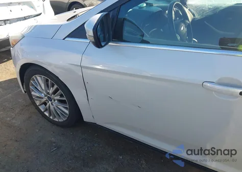 2015 Ford Focus Titanium z USA, uszkodzony, nr VIN 1FADP3N25FL216058